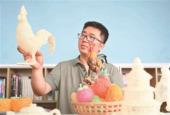 百年技艺? 用大米制作艺术品