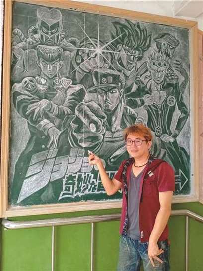 蔡育其用一支粉笔 重现经典动漫