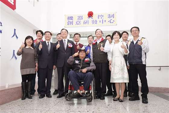 四维高中董事长黄英吉辞逝