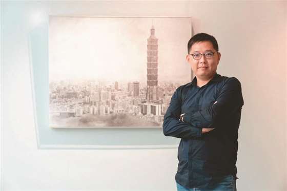 爬中国台湾台北群山 周政纬描绘家乡味